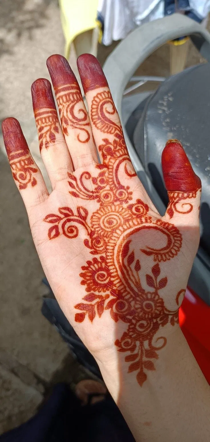 Aesthetic Simple Back Hand Mehndi Design with Bel and Hearts