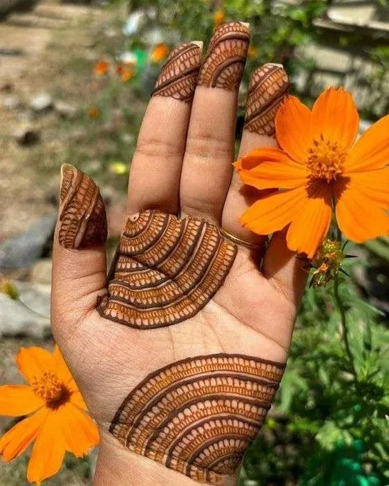 Simple Stylish Front Hand Mehndi Design with Flowers for Eid