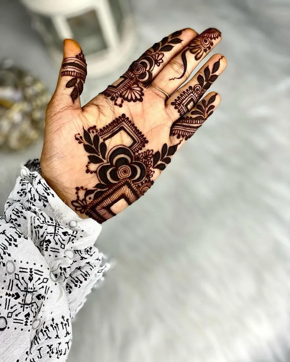 Arabic Stylish Finger Mehndi Design with Flowers