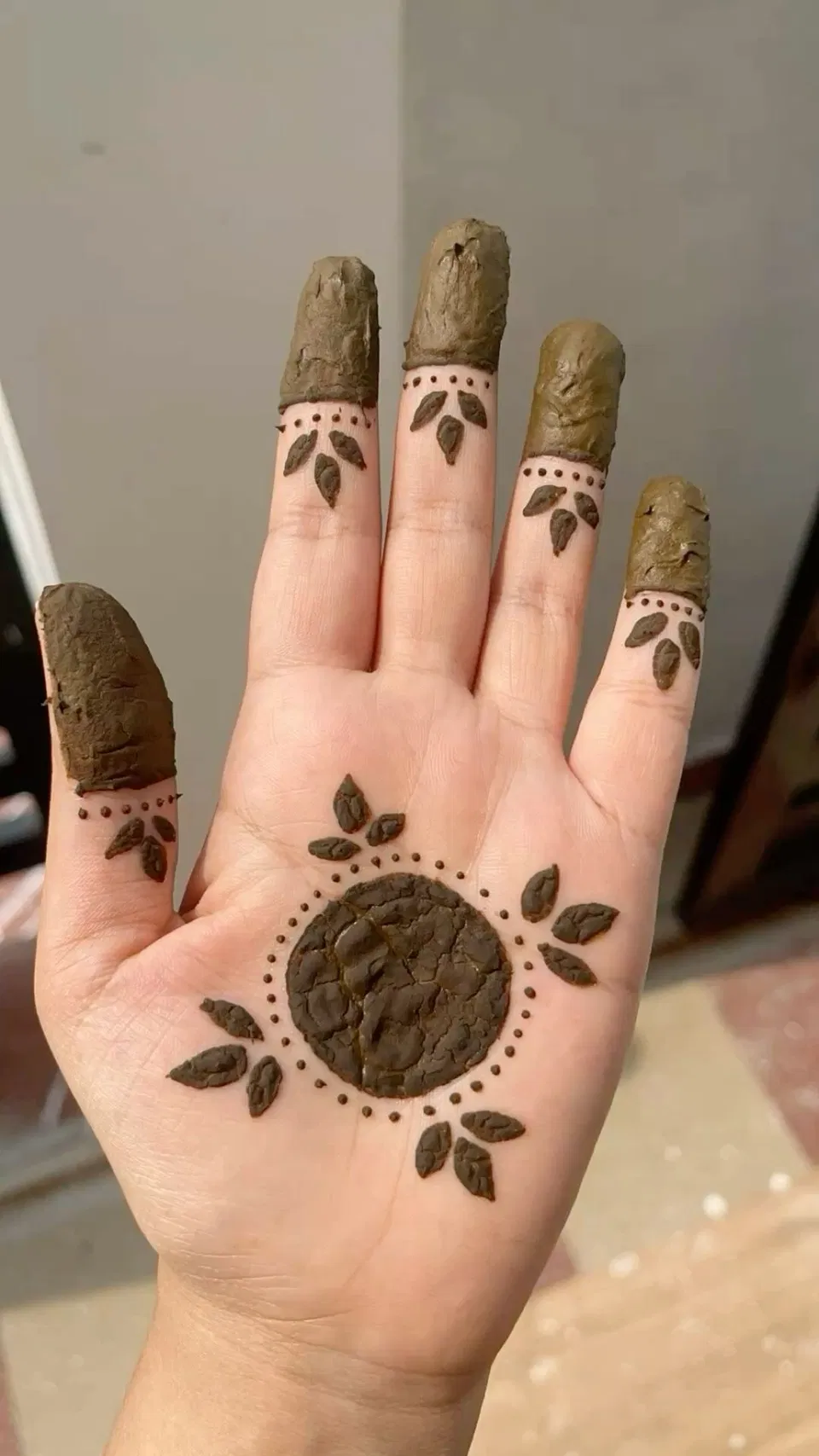 Simple Finger Mehndi Design with Gol Tikki and Jaal for Sawan
