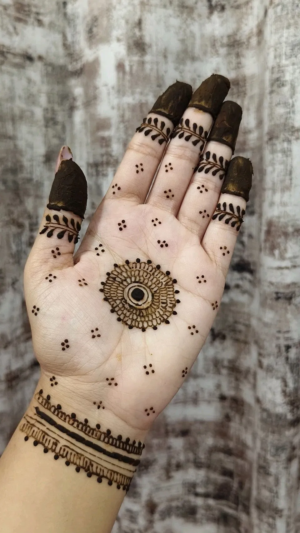 Aesthetic Simple Front Hand Mehndi Design with Gol Tikki and Flowers (4)
