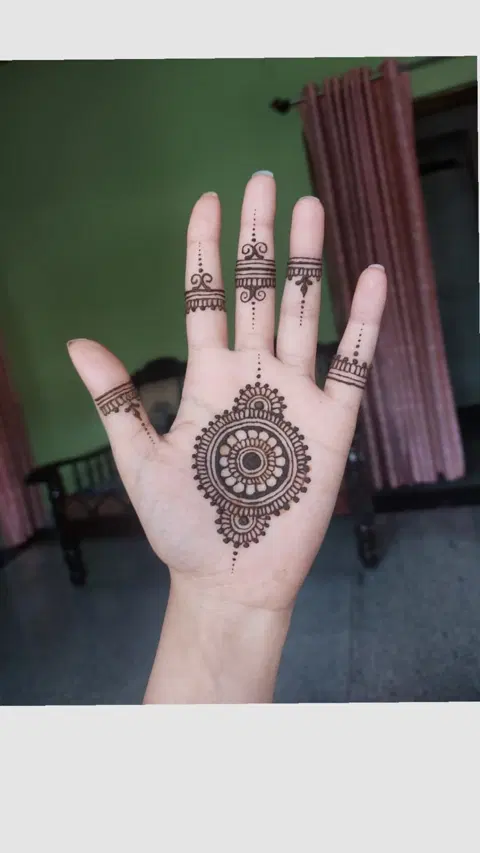 simple circle finger mehndi design
