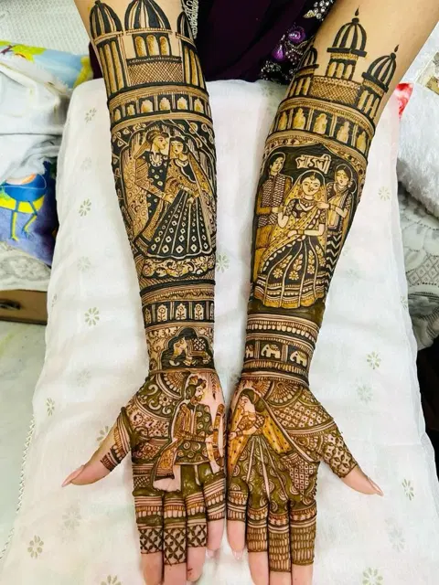 bridal stylish figure front hand mehndi design