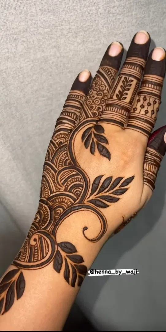 Arabic Simple Back Hand Mehndi Design with Gol Tikki (3)