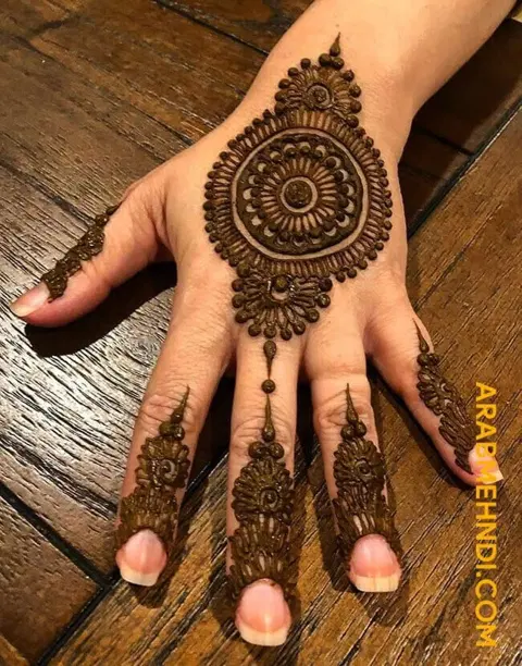 simple circle back hand mehndi design