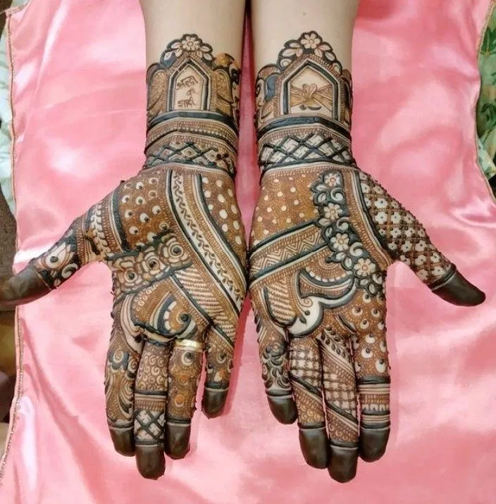 Bridal Front Hand Mehndi Design with Figures and Hearts (4)