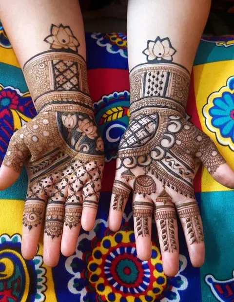front hand mehndi design