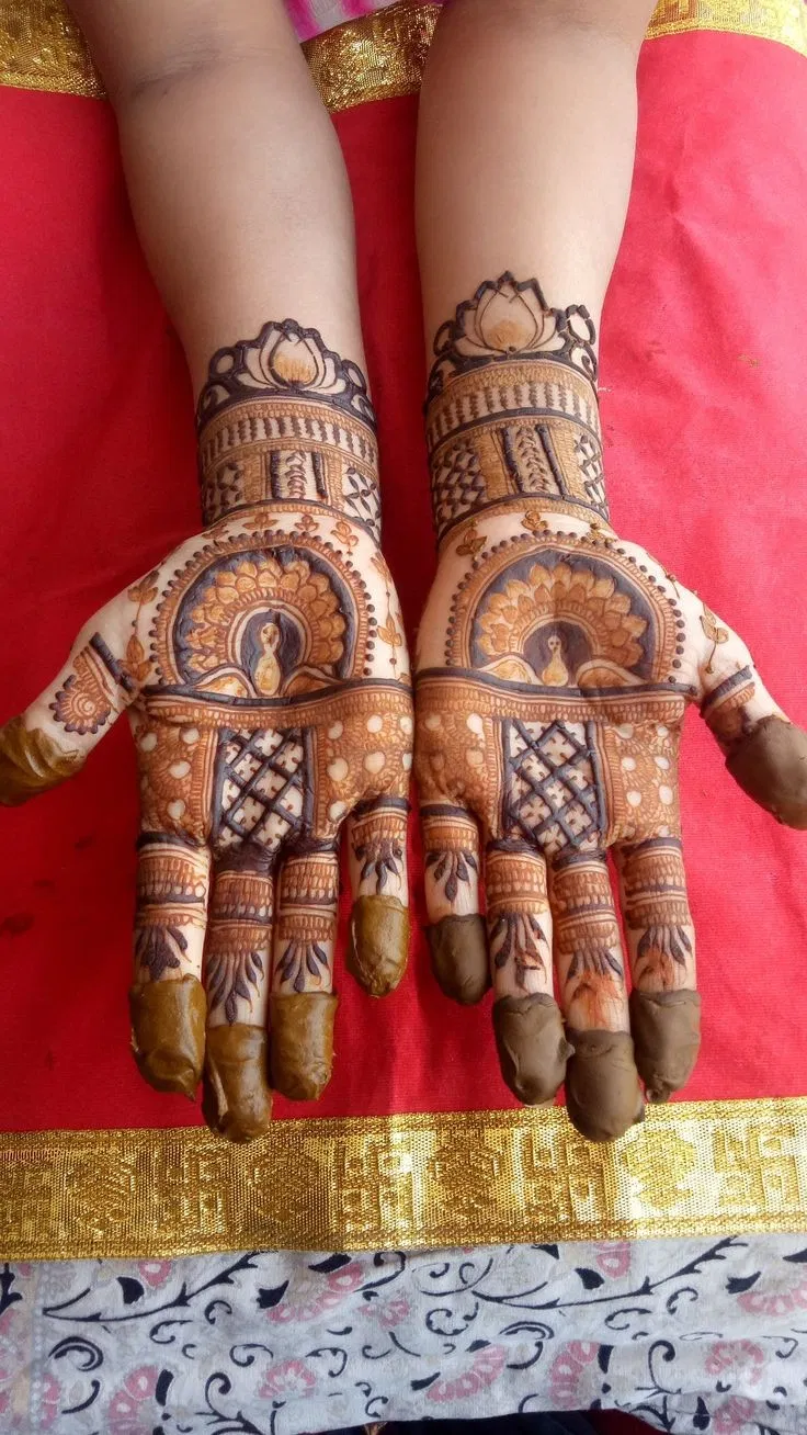 Front Hand Mehndi Design with Figures (5)