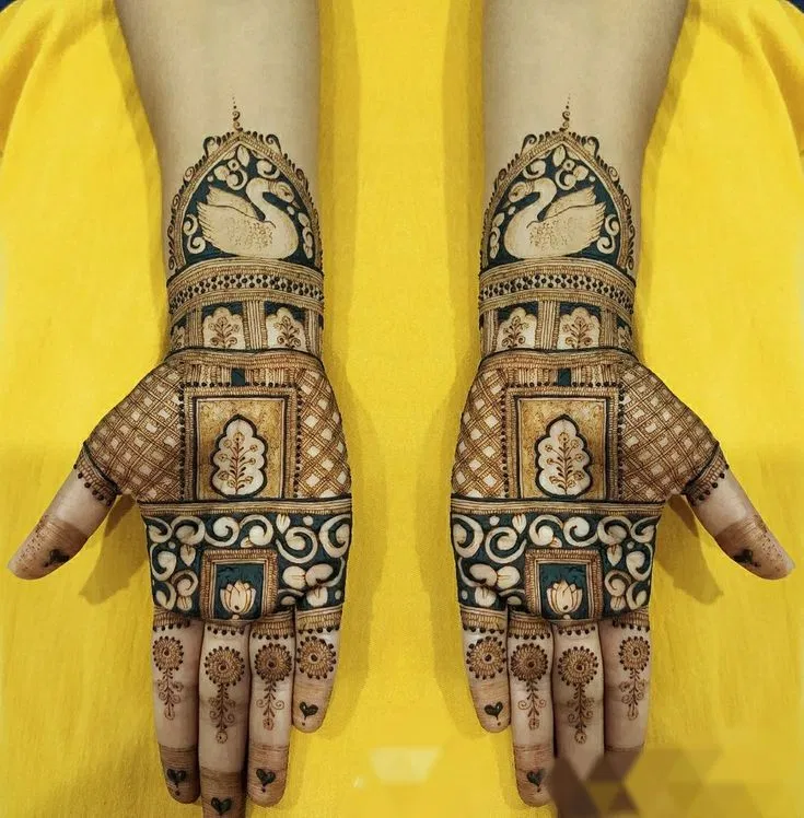 Front Hand Mehndi Design with Figures (6)