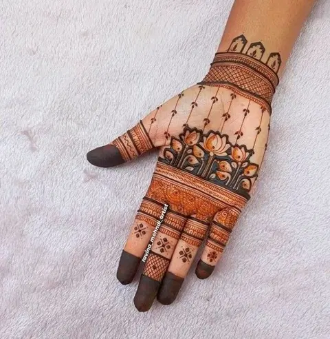 front hand mehndi design