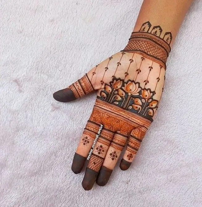 Front Hand Mehndi Design (3)