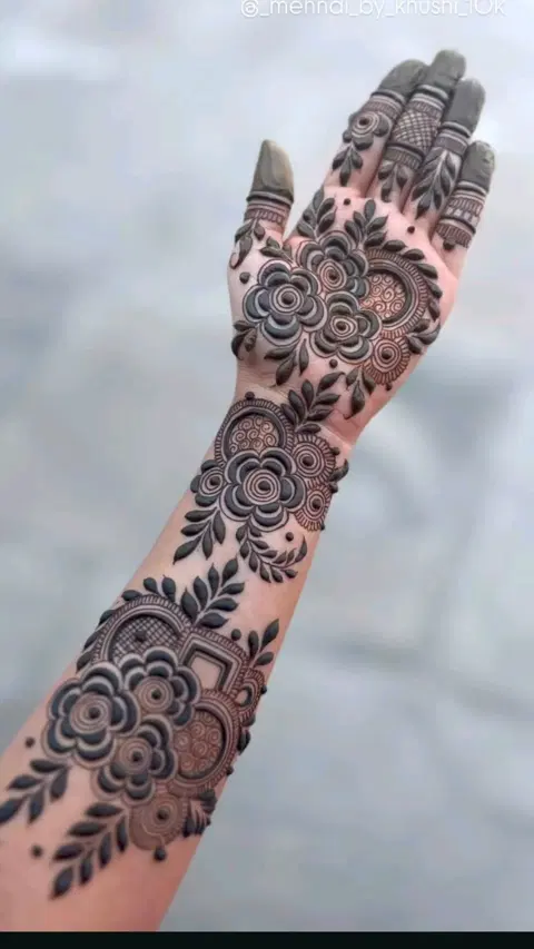 aesthetic arabic bel arm mehndi design