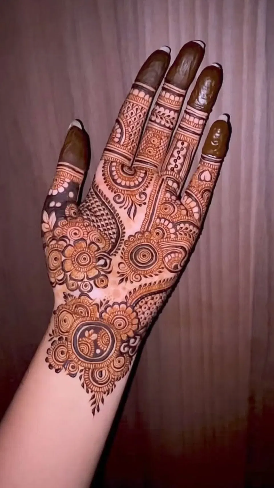 Arabic Stylish Front Hand Mehndi Design (2)
