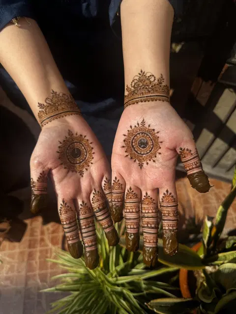 aesthetic arabic circle front hand mehndi design