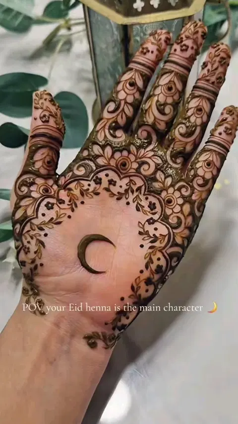 aesthetic simple moon finger mehndi design