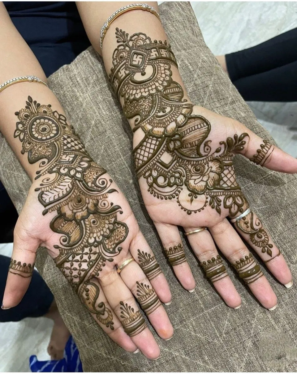 Arabic Bridal Front Hand Mehndi Design with Bel (2)