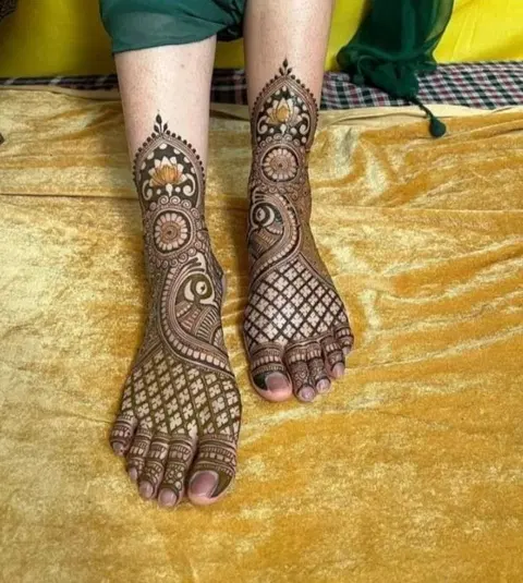 bridal back hand mehndi design