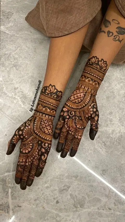 stylish jaal front hand mehndi design