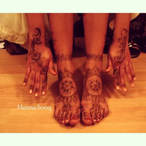 aesthetic figure back hand mehndi design