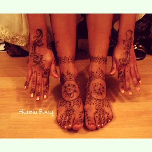 Aesthetic Back Hand Mehndi Design with Figures and Jaal