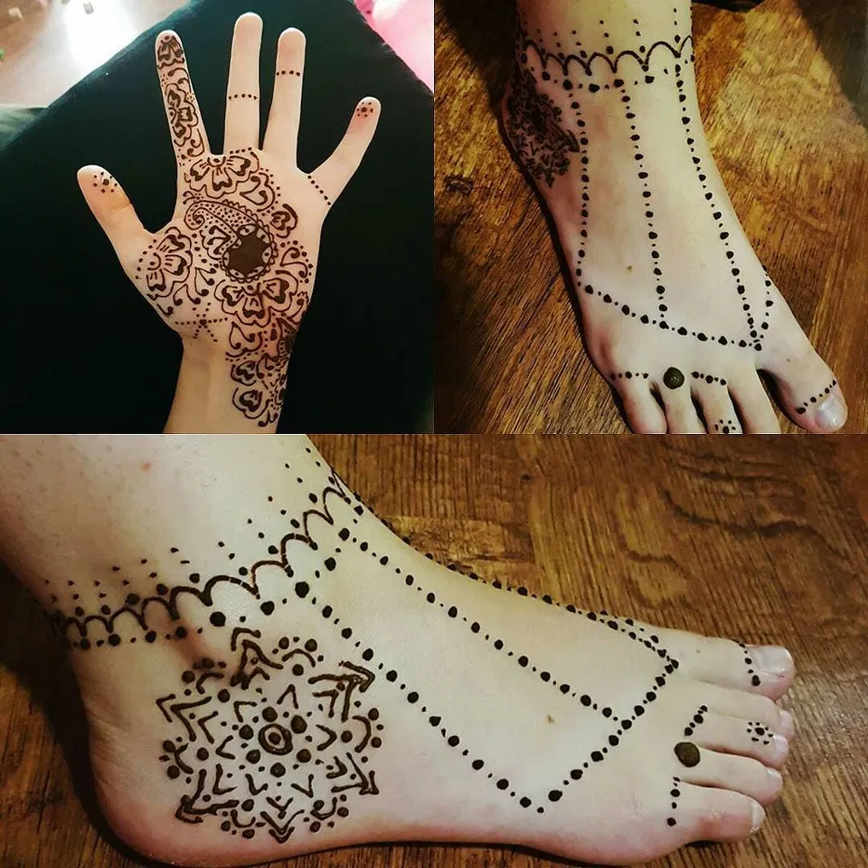 Simple Foot Mehndi Design with Jaal