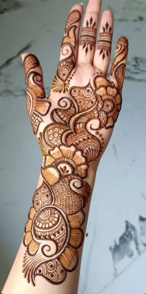aesthetic arabic front hand mehndi design