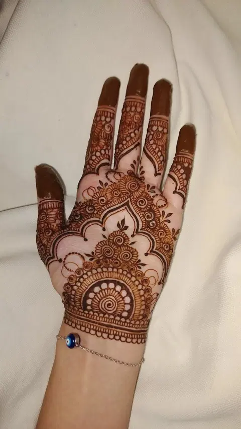 aesthetic arabic finger mehndi design