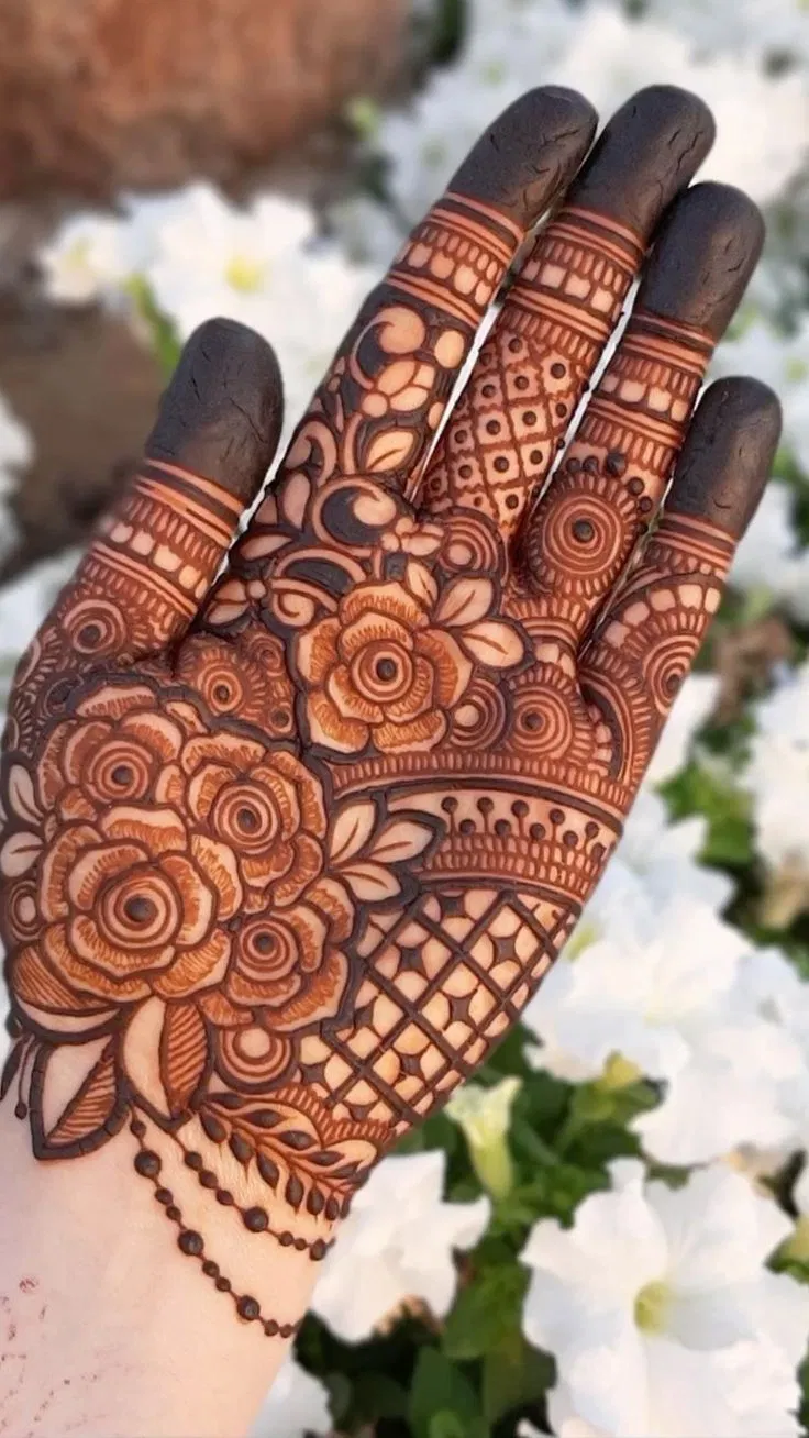 Aesthetic Arabic Finger Mehndi Design with Gol Tikki and Flowers for Diwali (15)