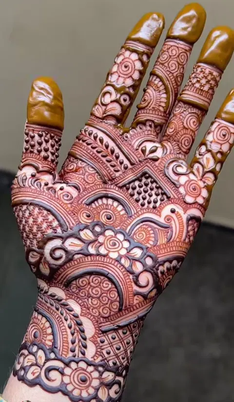 aesthetic royal front hand mehndi design