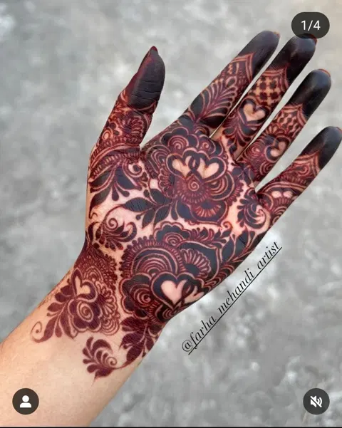 aesthetic arabic circle finger mehndi design