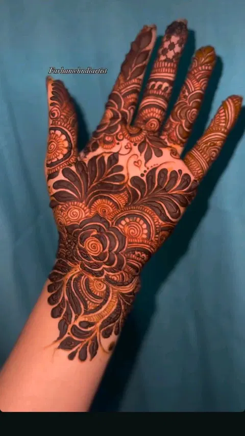 aesthetic arabic bel front hand mehndi design