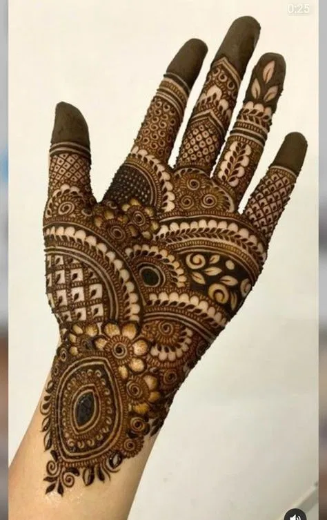 Aesthetic Arabic Front Hand Mehndi Design for Diwali (5)