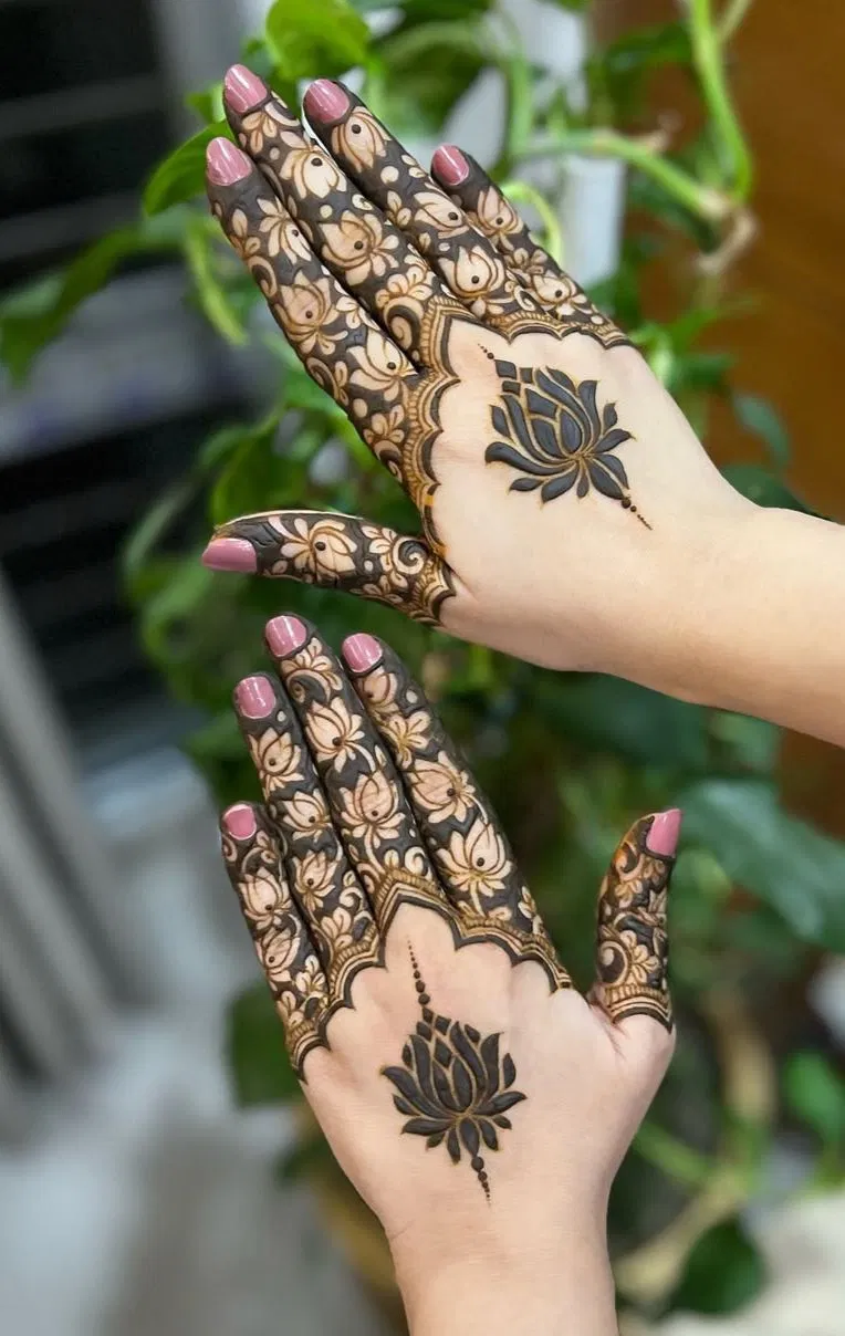 Aesthetic Stylish Back Hand Mehndi Design with Jaal and Lotus