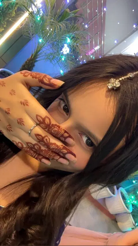 aesthetic simple jaal back hand mehndi design