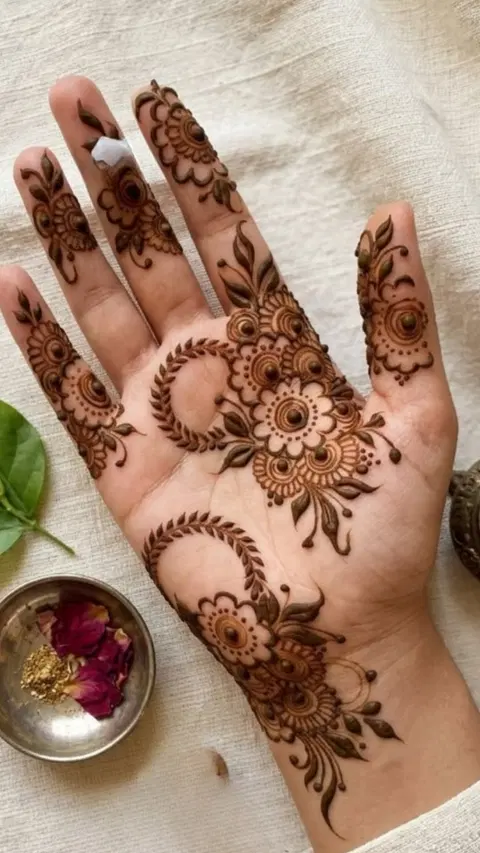 aesthetic arabic flower front hand mehndi design