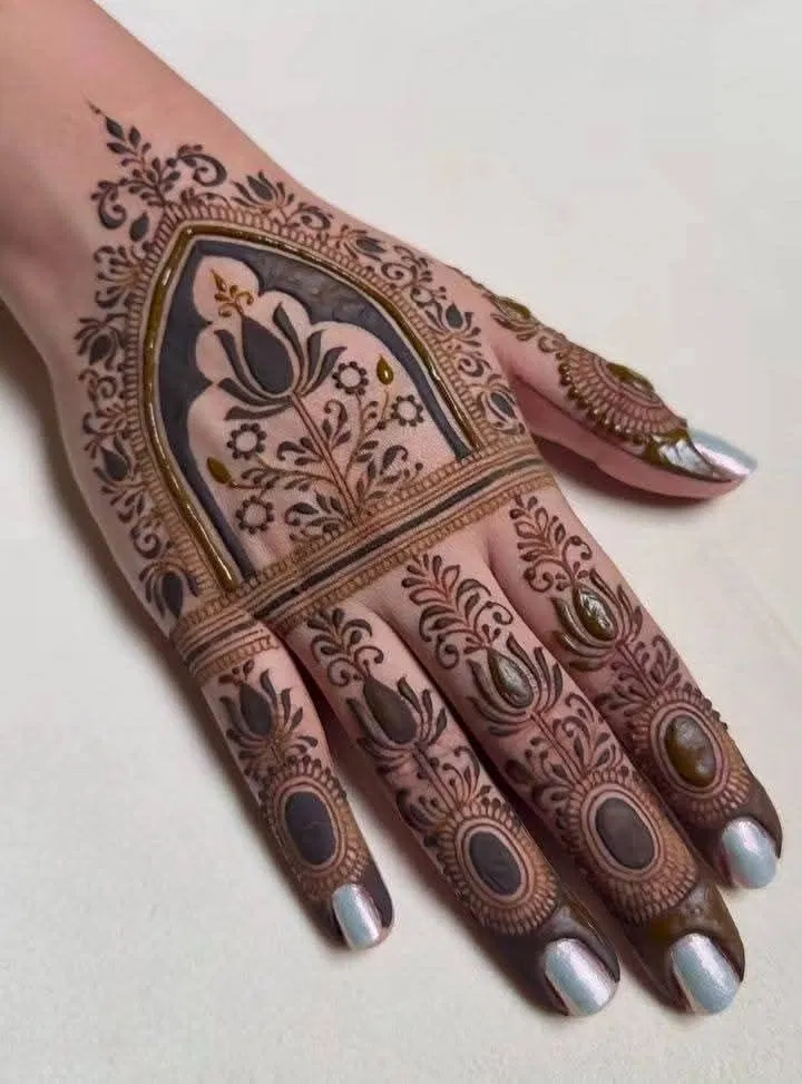 Aesthetic Bridal Back Hand Mehndi Design with Lotus for Eid