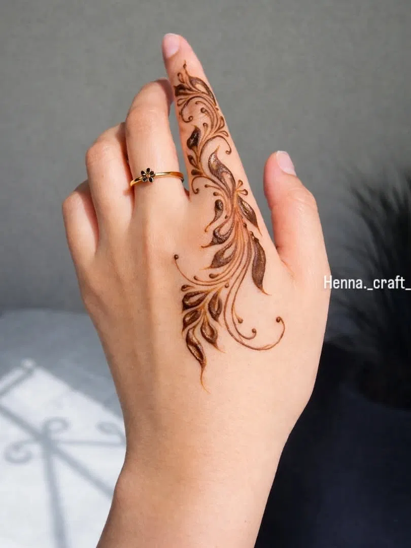 Aesthetic Minimal Back Hand Mehndi Design (23)