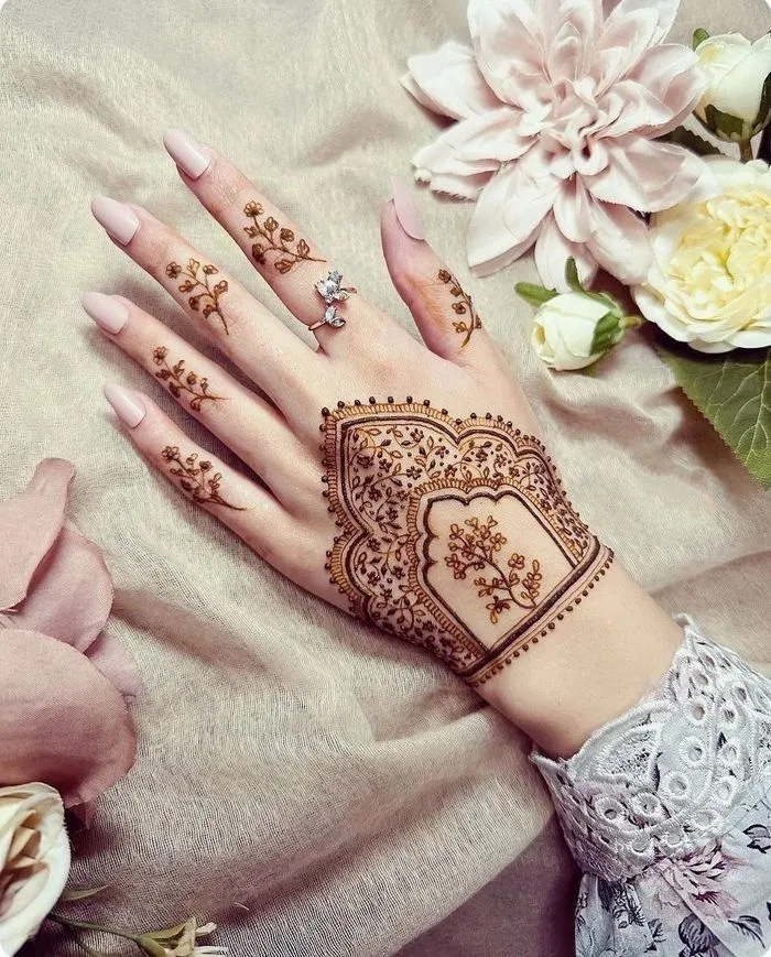 Aesthetic Simple Finger Mehndi Design with Gol Tikki, Flowers and Hearts for Engagement