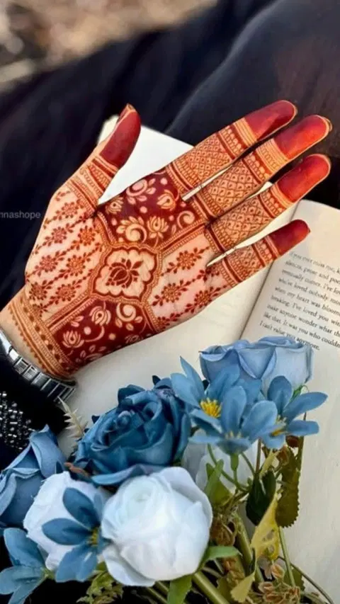 aesthetic bridal flower back hand mehndi design