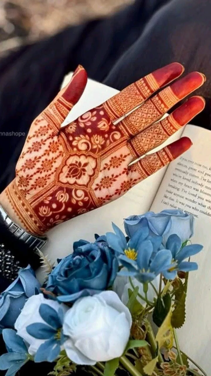 Aesthetic Bridal Back Hand Mehndi Design with Flowers for Eid (4)