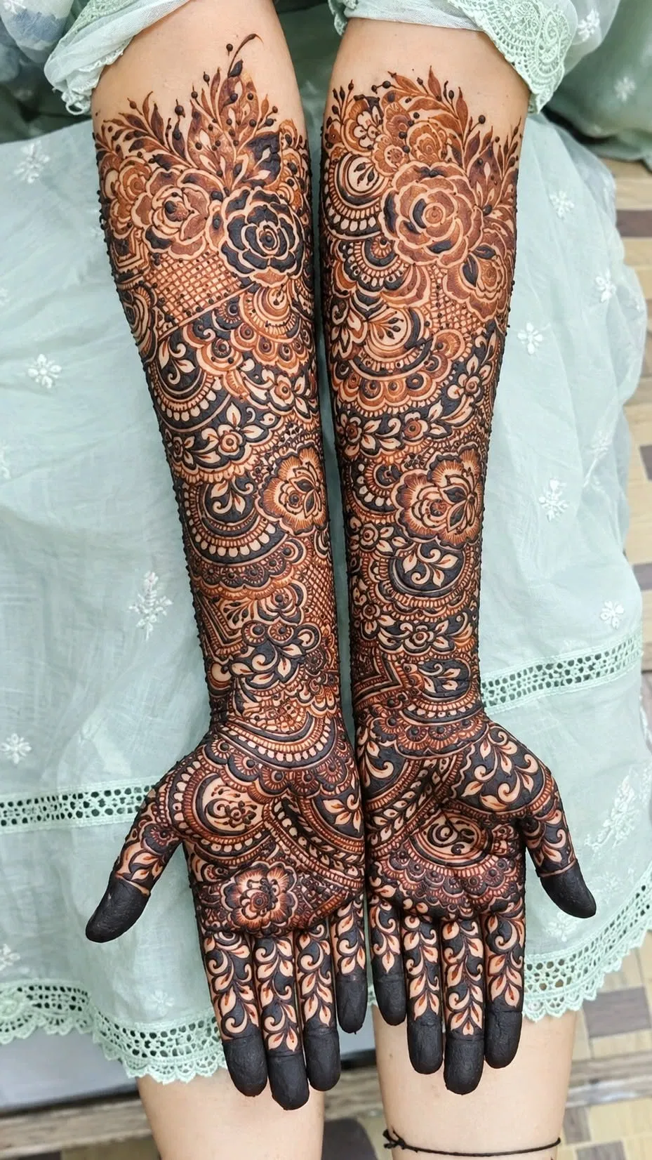Bridal Front Hand Mehndi Design with Figures