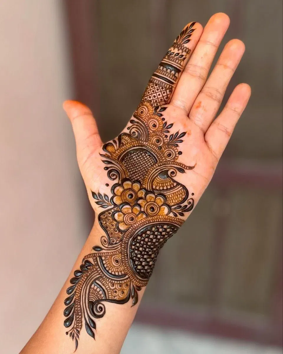 Aesthetic Arabic Front Hand Mehndi Design (3)
