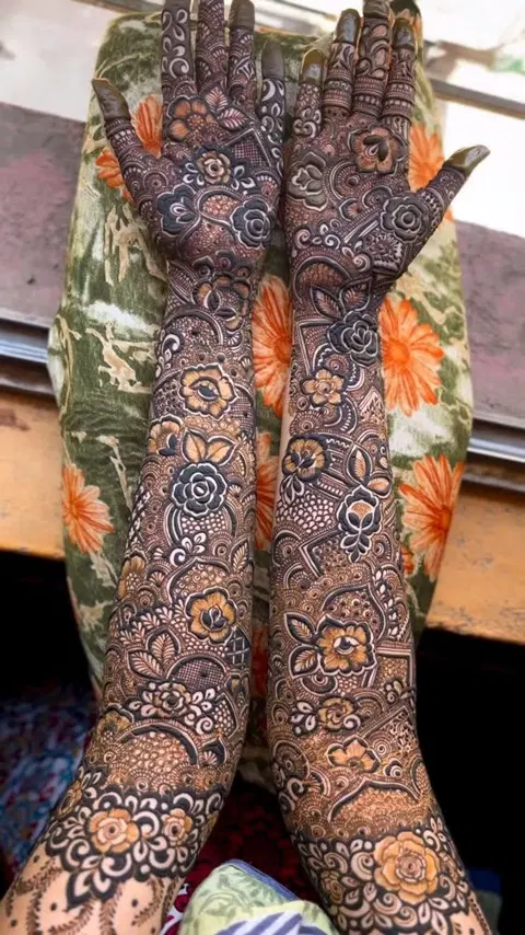 bridal stylish figure foot mehndi design