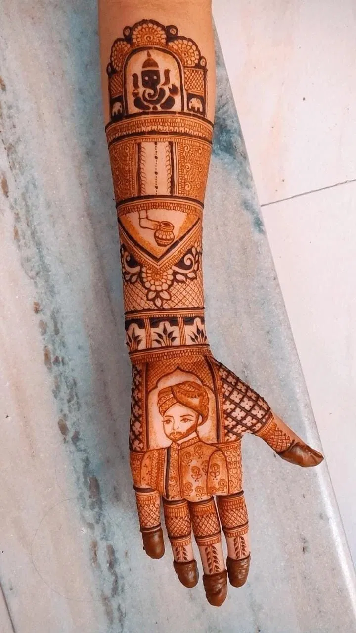 Bridal Front Hand Mehndi Design with Figures (6)