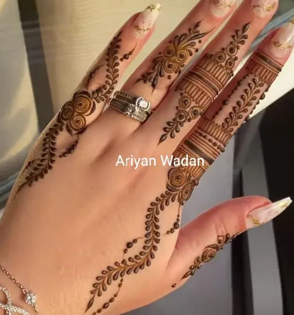 Arabic Simple Back Hand Mehndi Design (14)