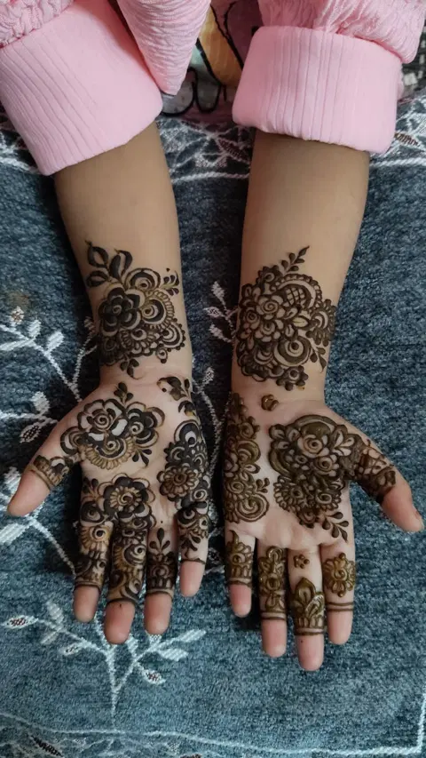 simple jaal finger mehndi design