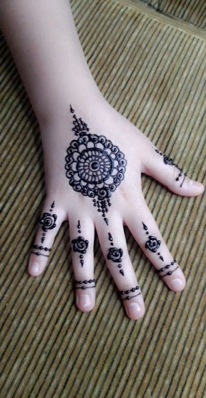 Simple Finger Mehndi Design with Gol Tikki and Jaal (3)