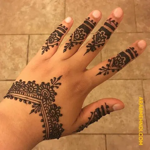 simple finger mehndi design