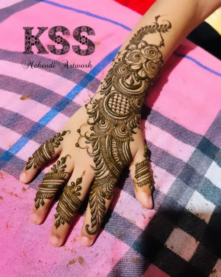 Simple Back Hand Mehndi Design with Bel