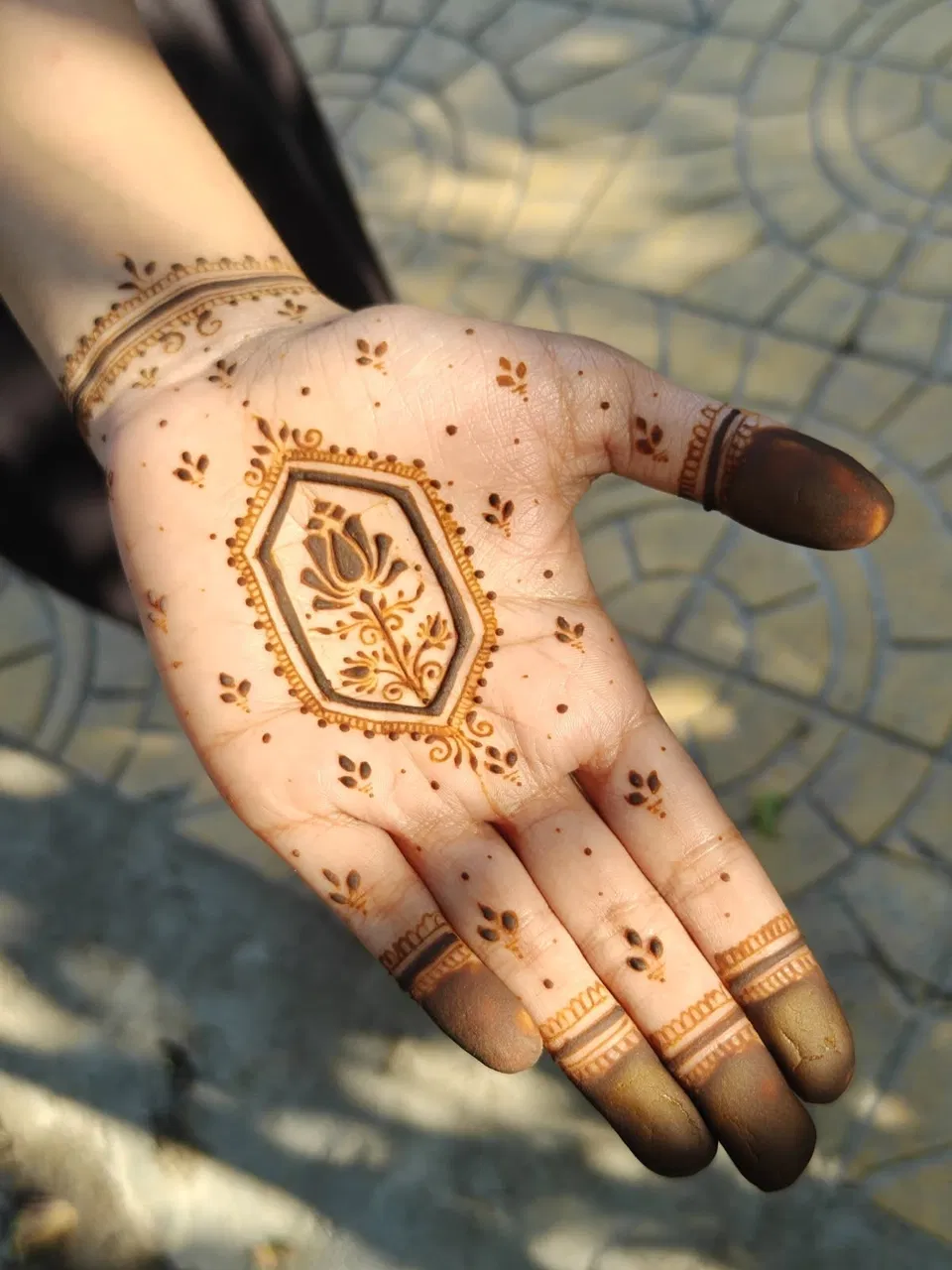Aesthetic Minimal Front Hand Mehndi Design with Flowers, Jaal and Lotus (3)